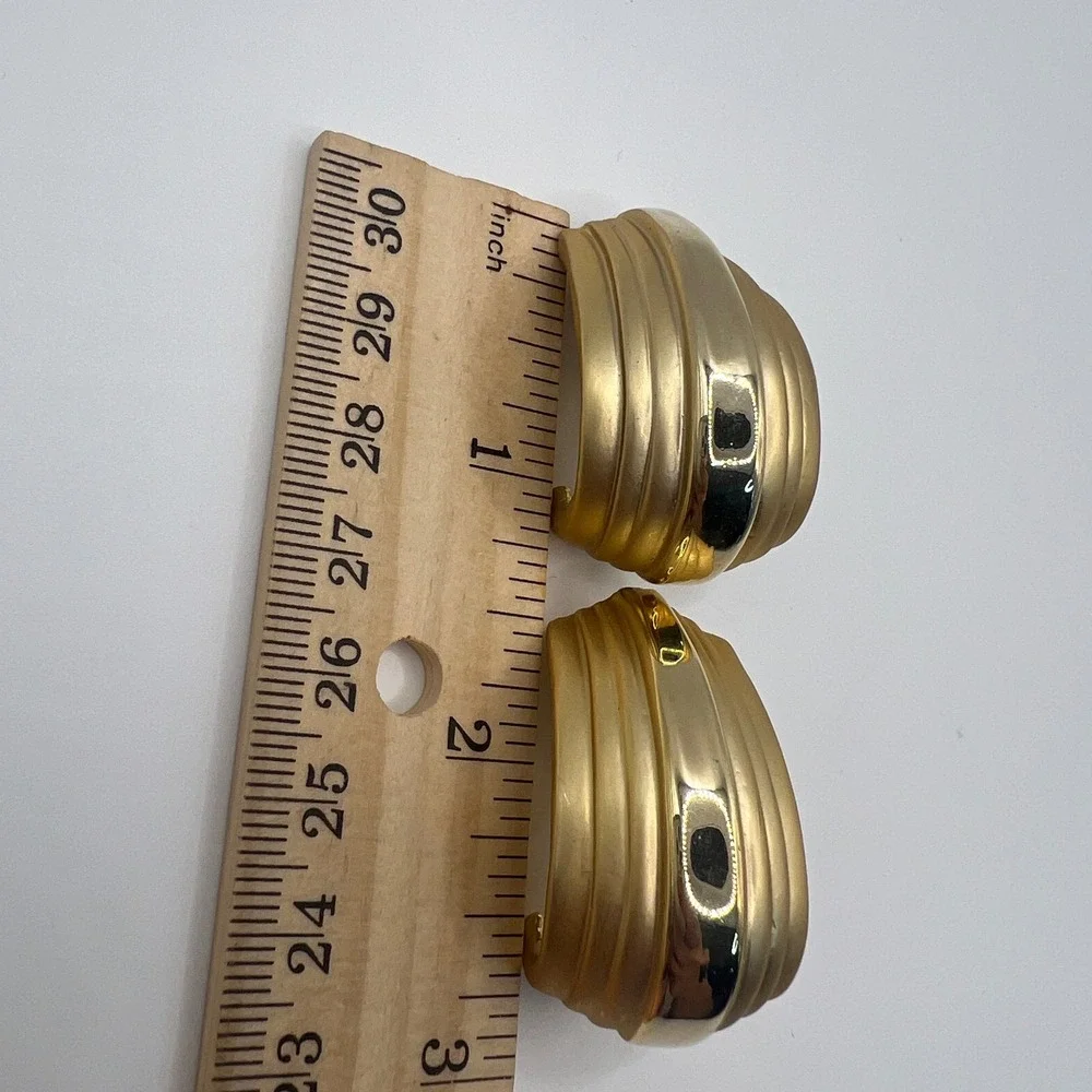 Vintage Gold Tone Ribbed Clip On Earrings Chunky Statement Hoops 1 Inch